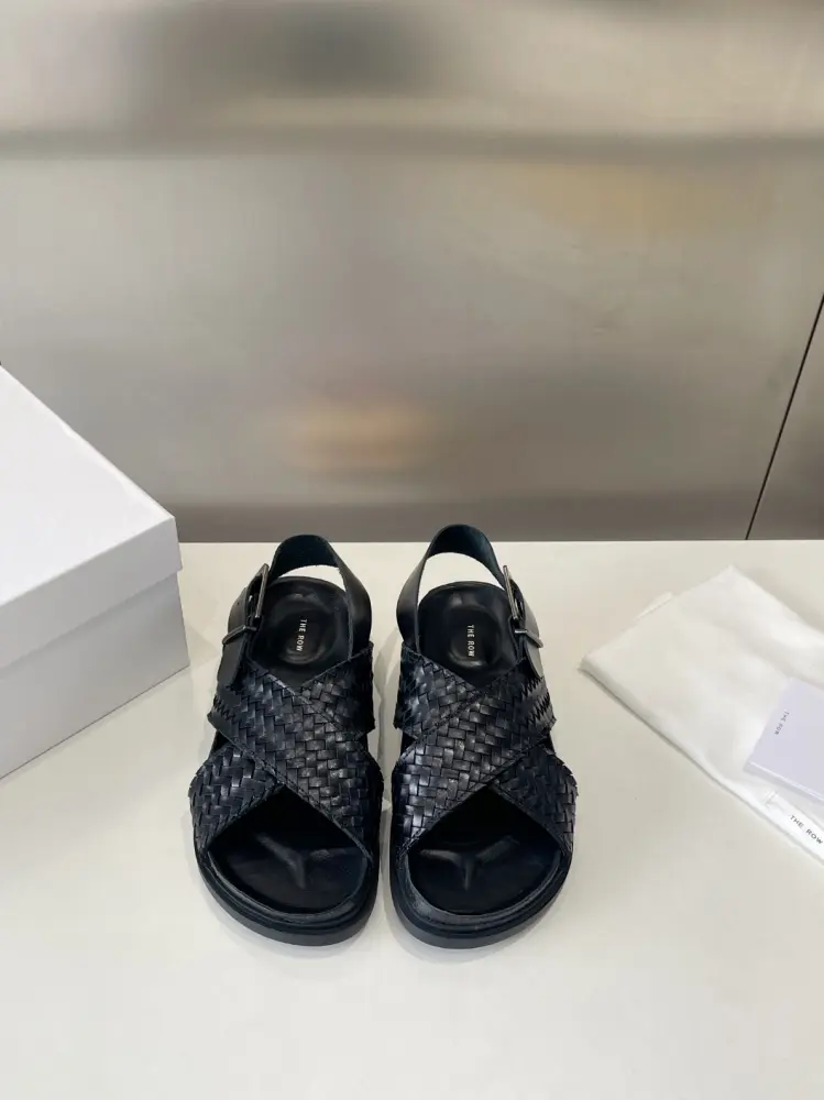 버클 가죽 샌들