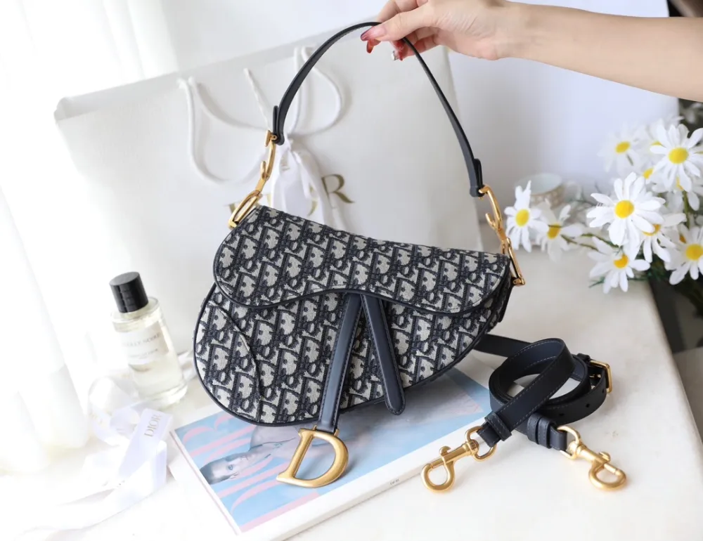 디올 새들백 오블리크 미디엄