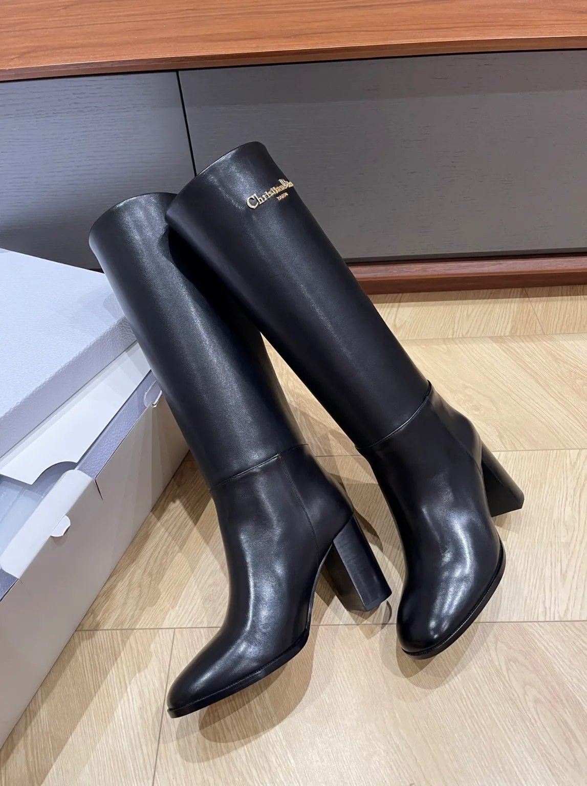 디올 디 타운 힐 부츠