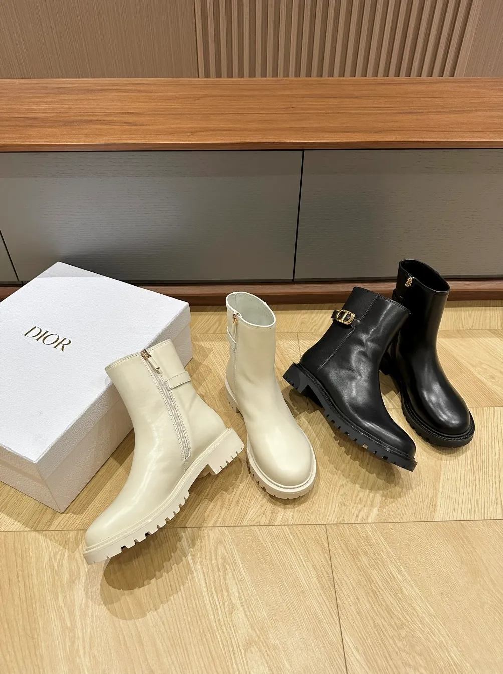 디올 30 몽테인 버클 앵클부츠