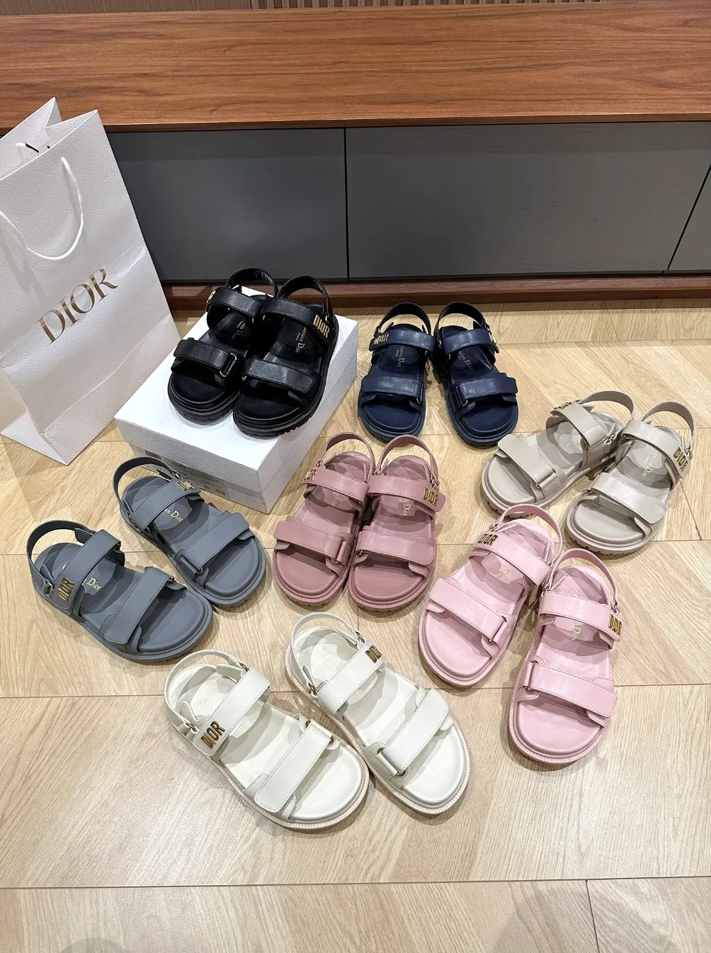 디올 액트 벨크로 샌들