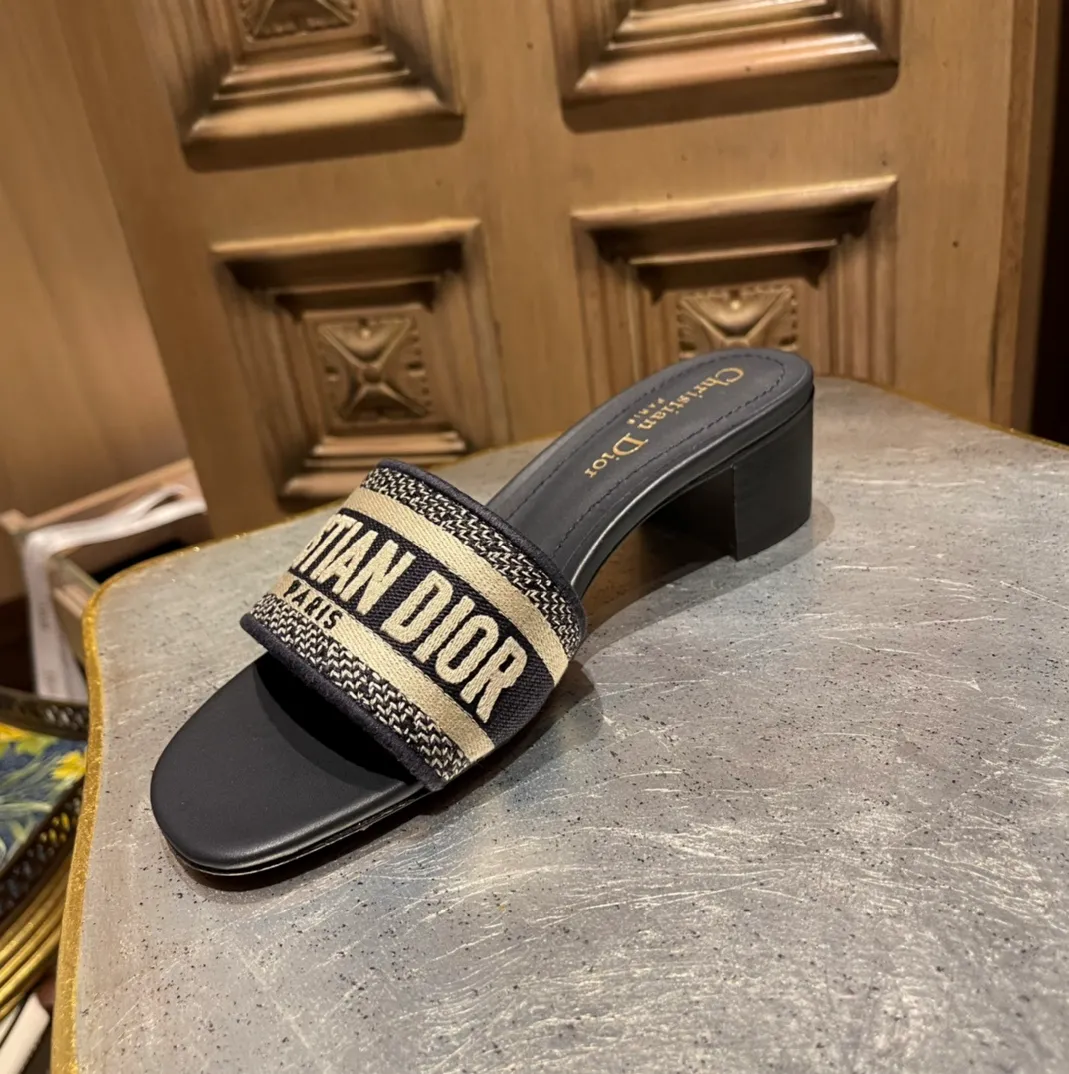 디올 디 웨이 딥 블루 자수 뮬 힐