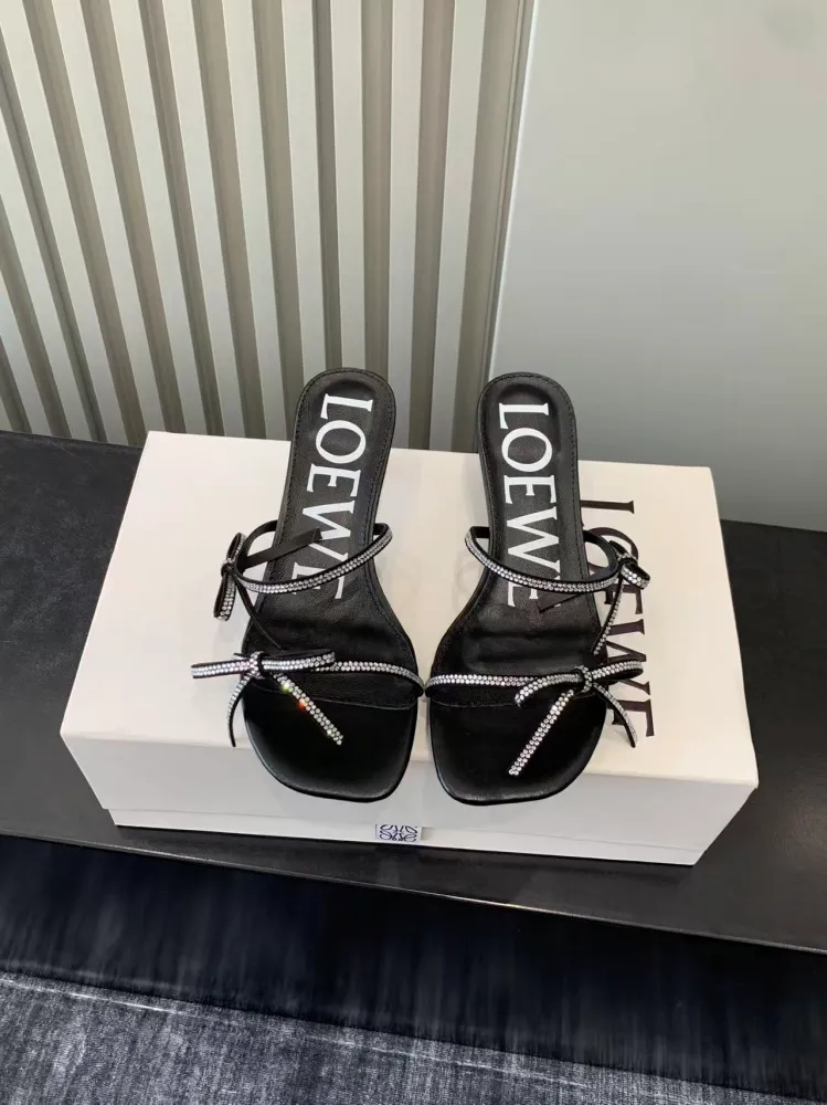 페탈 보우 메탈릭 가죽 샌들