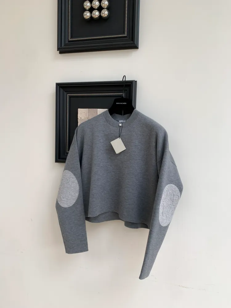 로에베 아나그램 울 크롭 스웨터