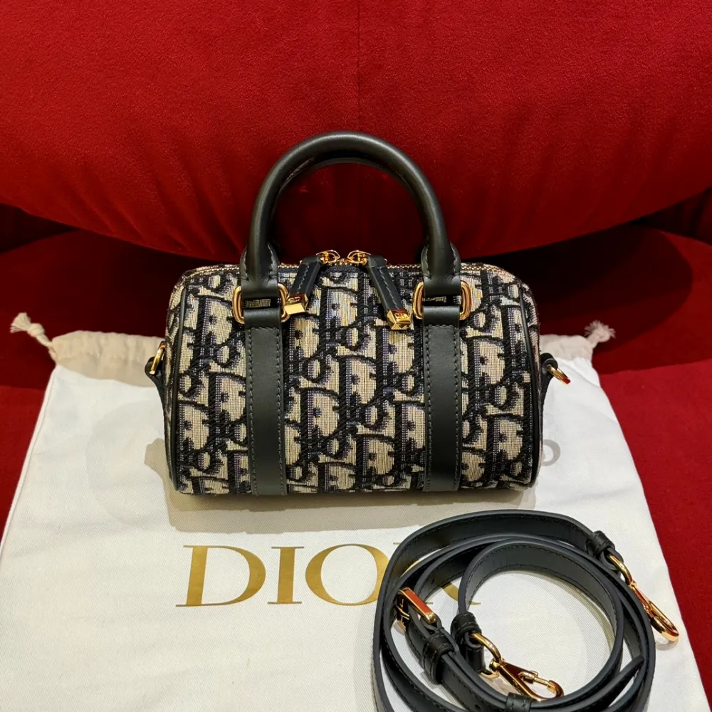 디올 그루브 16 백 오블리크