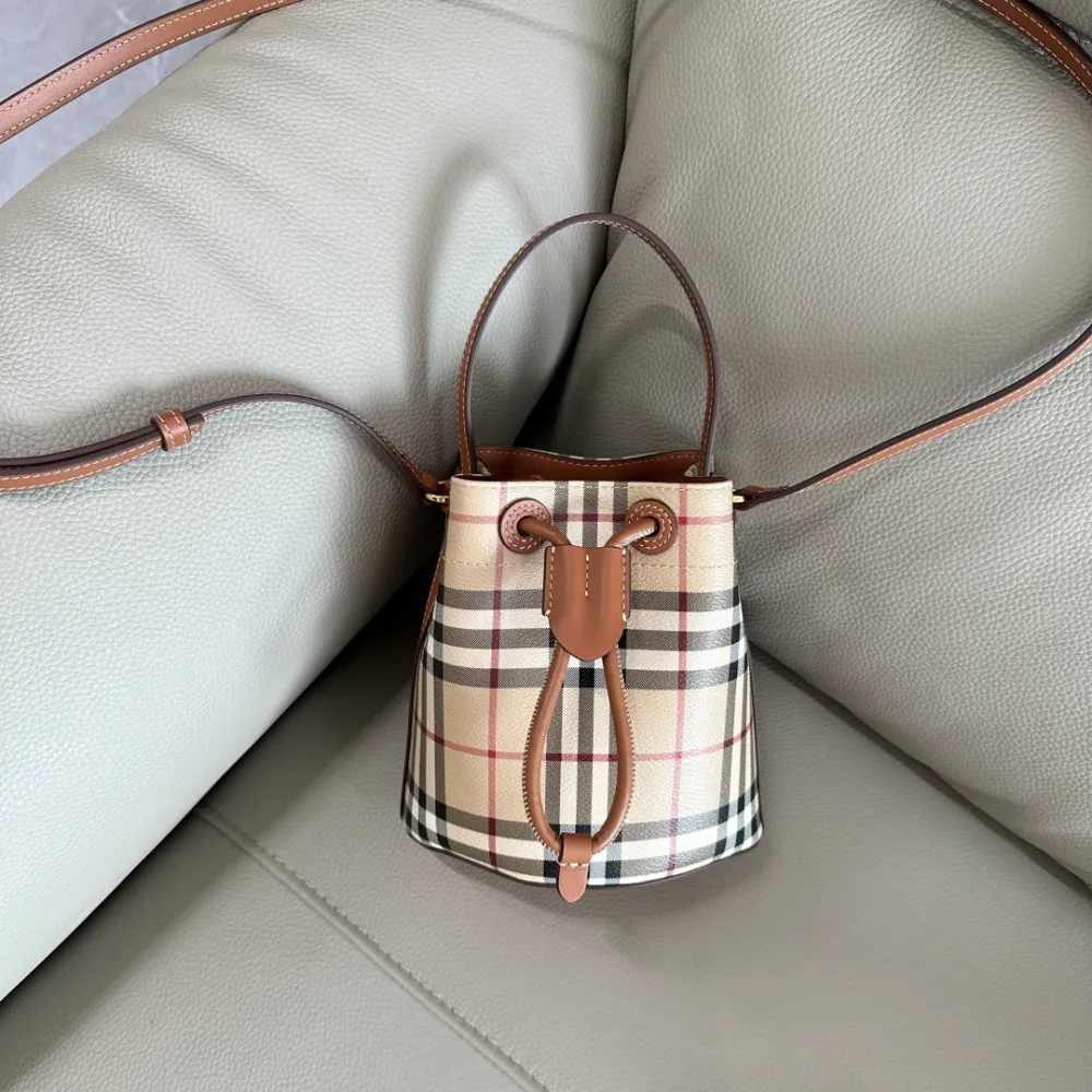 버버리 미니 체크 버킷백
