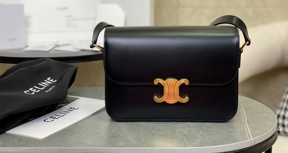 셀린느 클래식 트리옹프 박스백 미디엄(샤이니 카프스킨)