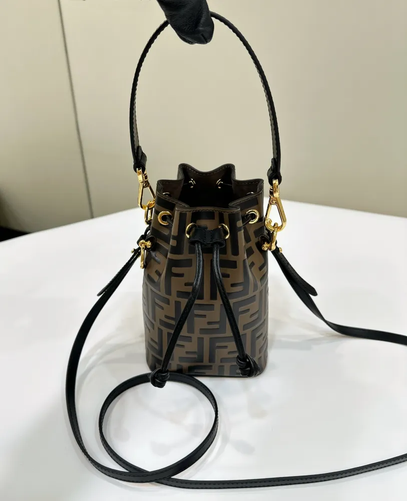 펜디 몬트레조 레더 버킷백 미니