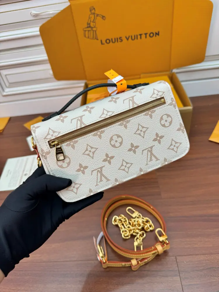 루이비통 포쉐트메티스이스트웨스트 17